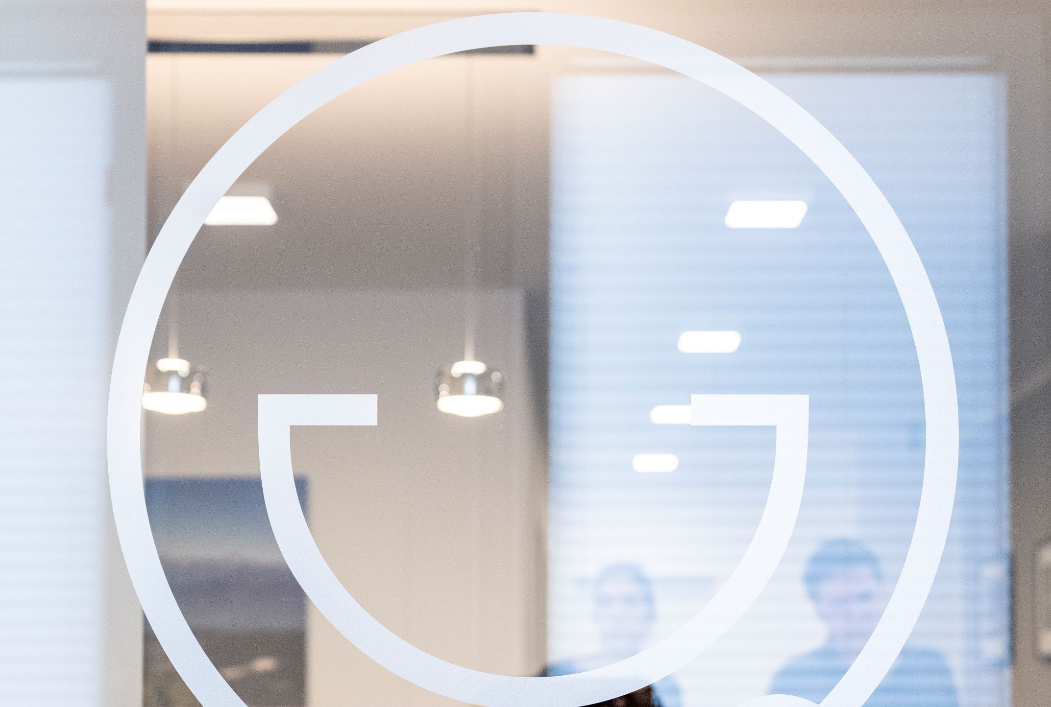 Glastür mit Smiley